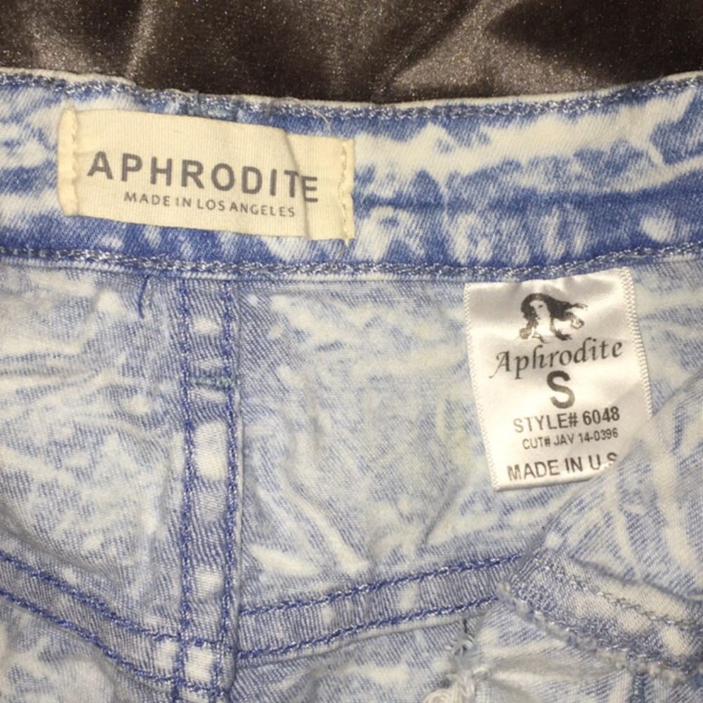 Shorts - Picture 2 of 3